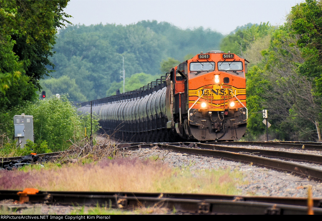 BNSF 5061 Placard 1267 - Crude Oil